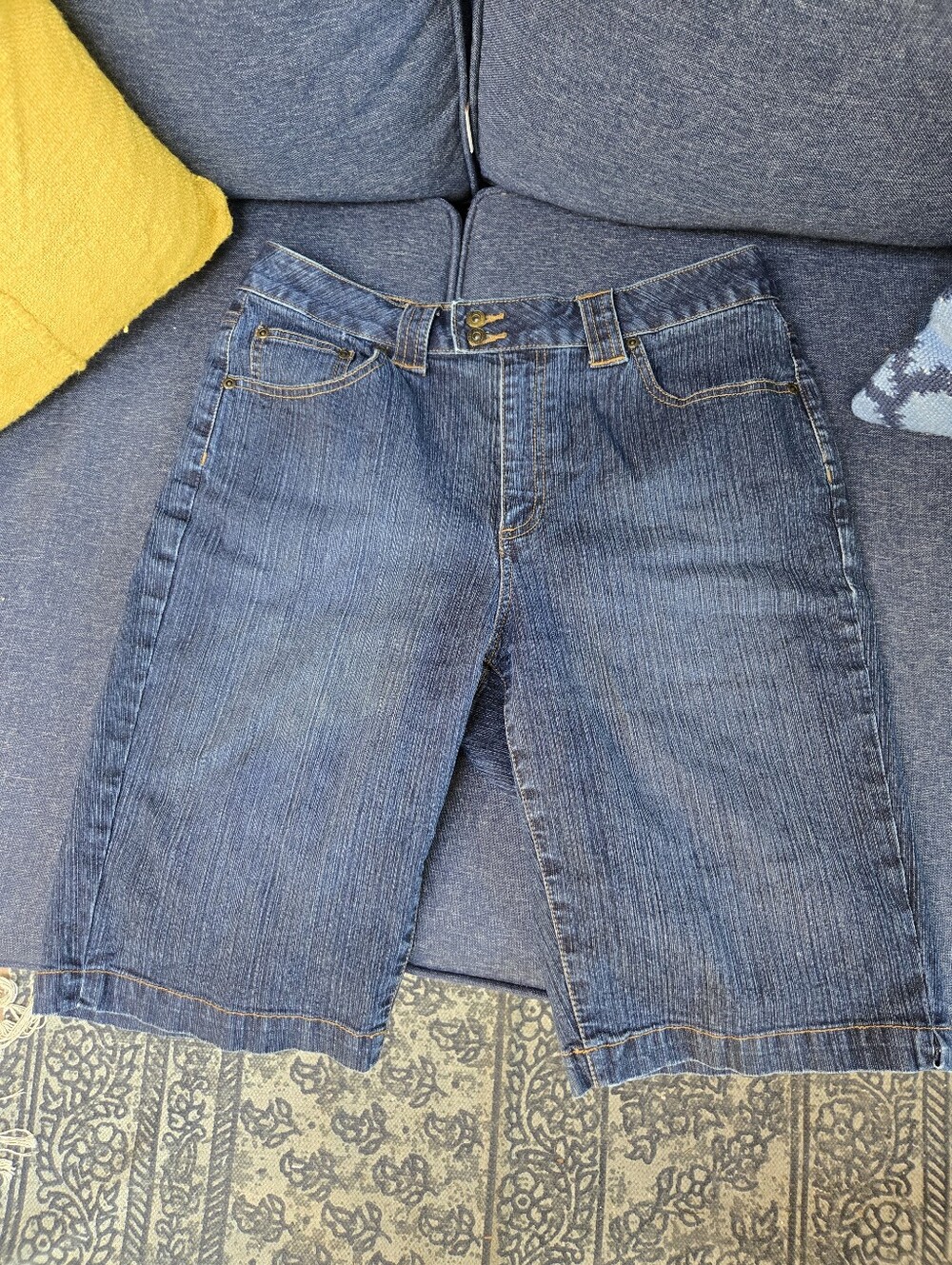 St. John's Bay Stretch Shorts. Size 10 Tall